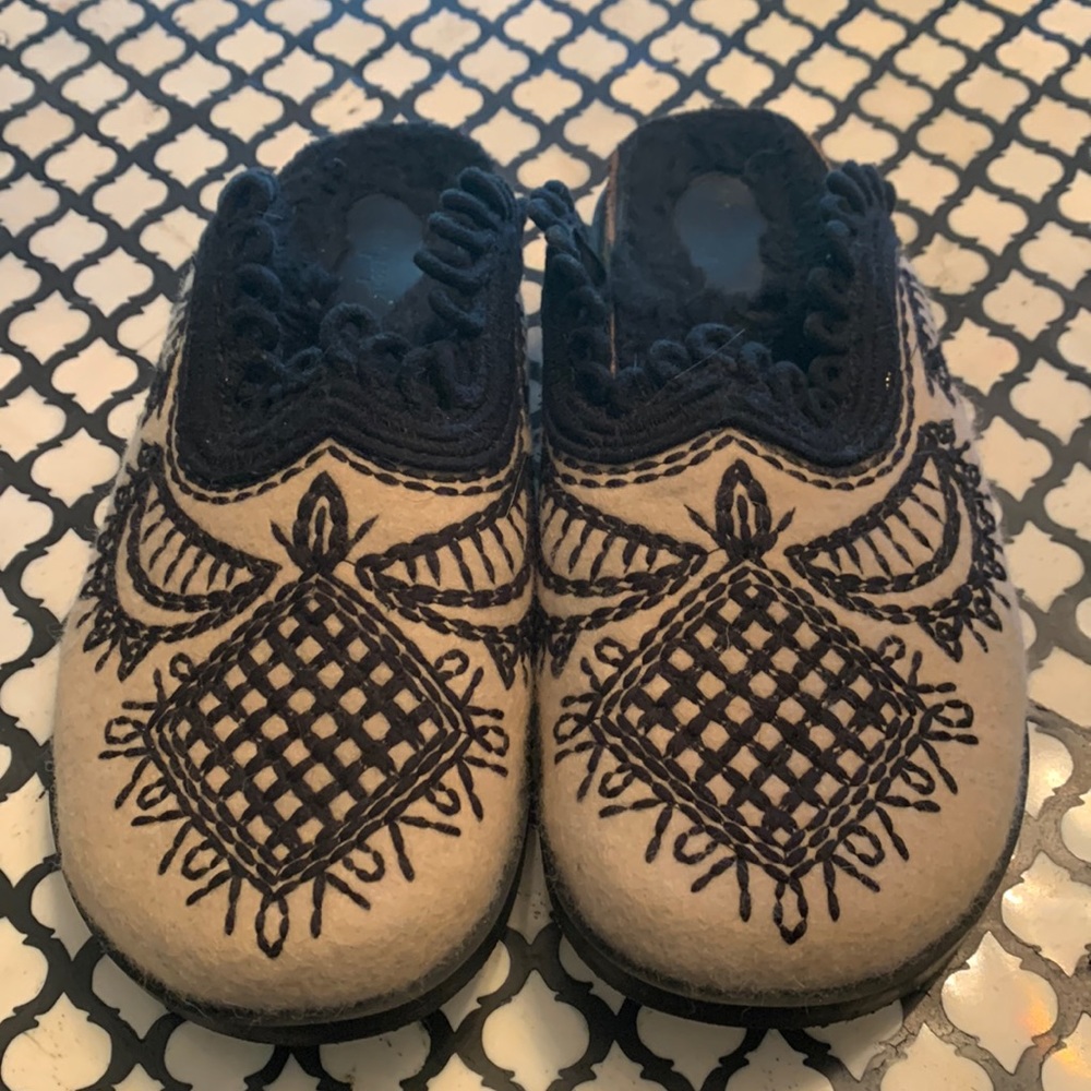 Free People Walden oatmeal Footbed Embroidered Mules 9